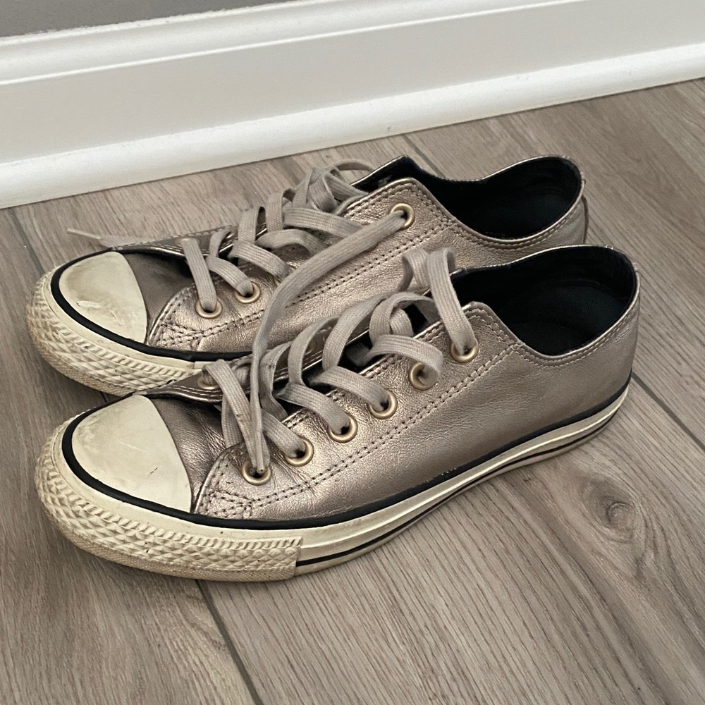 Gold metallic low -Top converse Sneakers